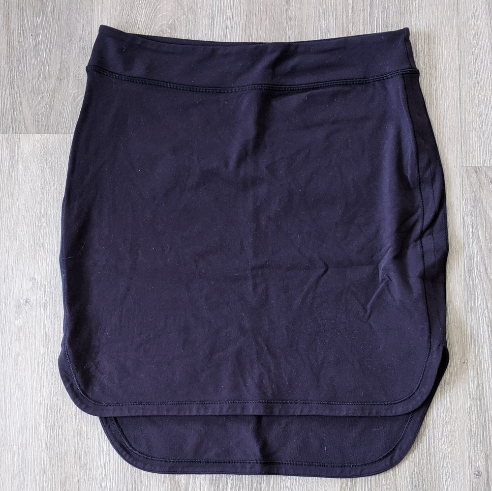 Lululemon City Skirt in Naval Blue w/pocket Sz 8